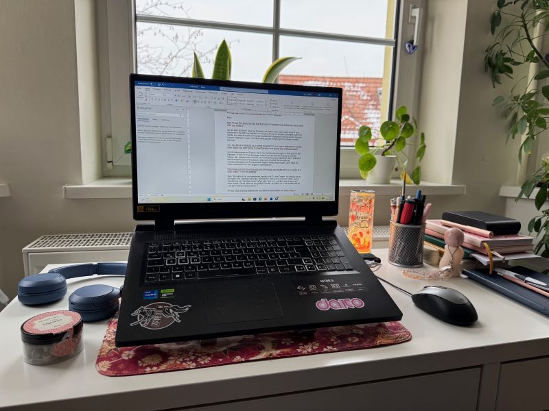 Forfatteren Corina Bomanns skrivebord