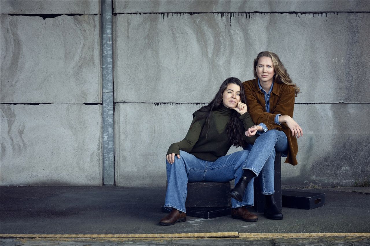 Foto af de to svenske forfattere Elsa og Cornelia Swärd