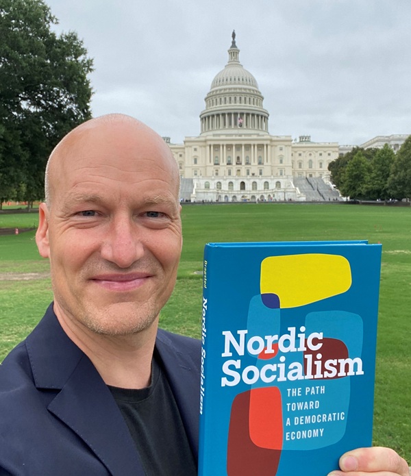 Pelle Dragsted på bogturné i USA